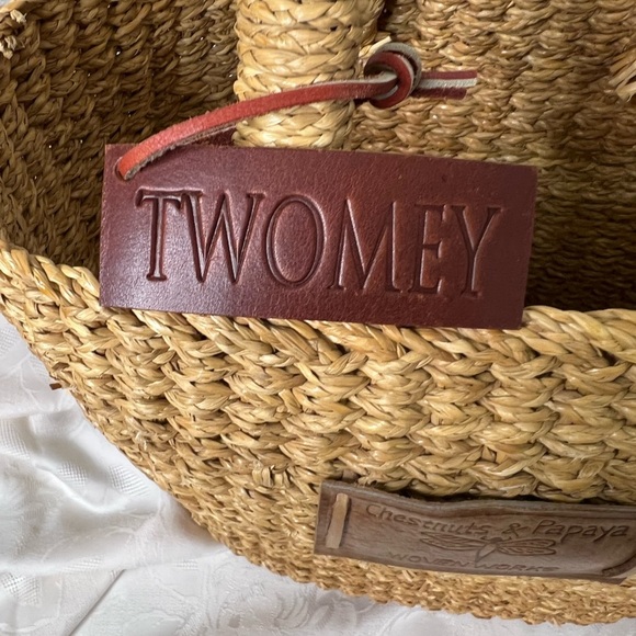 Papaya and Chestnuts woven works wicker tote. - Picture 9 of 10